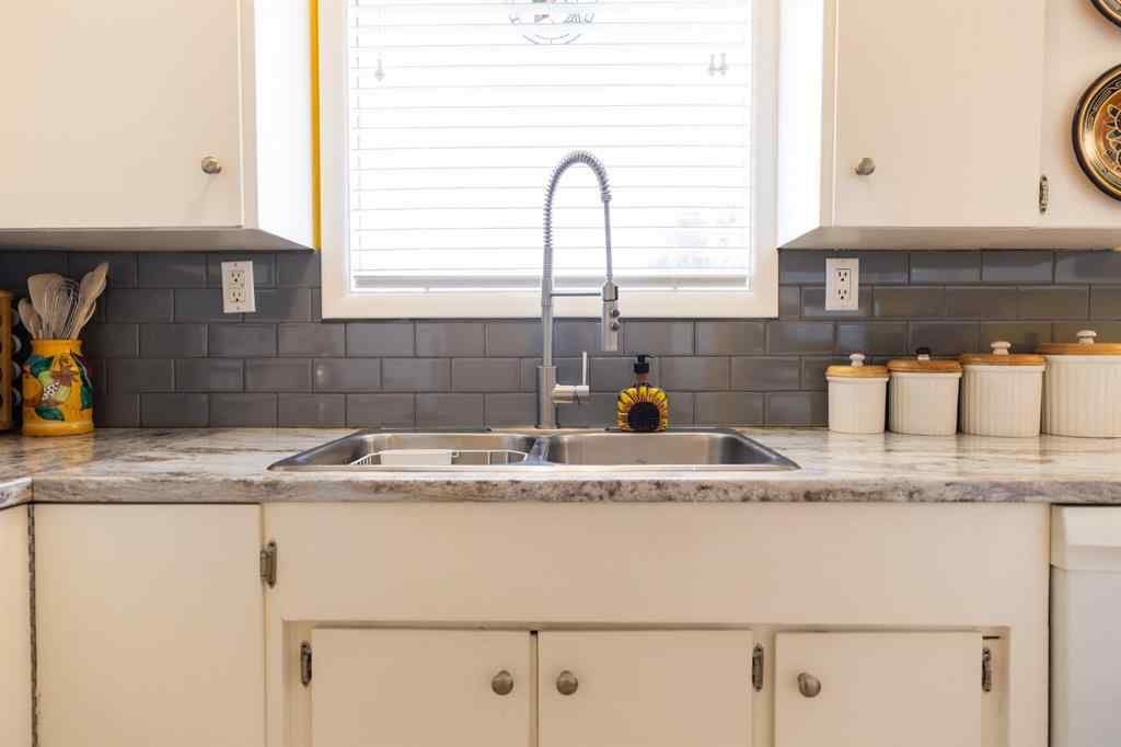 MLS&reg; # A2270968 - 40 Fern Road  in Fairview Red Deer, Residential Open Houses