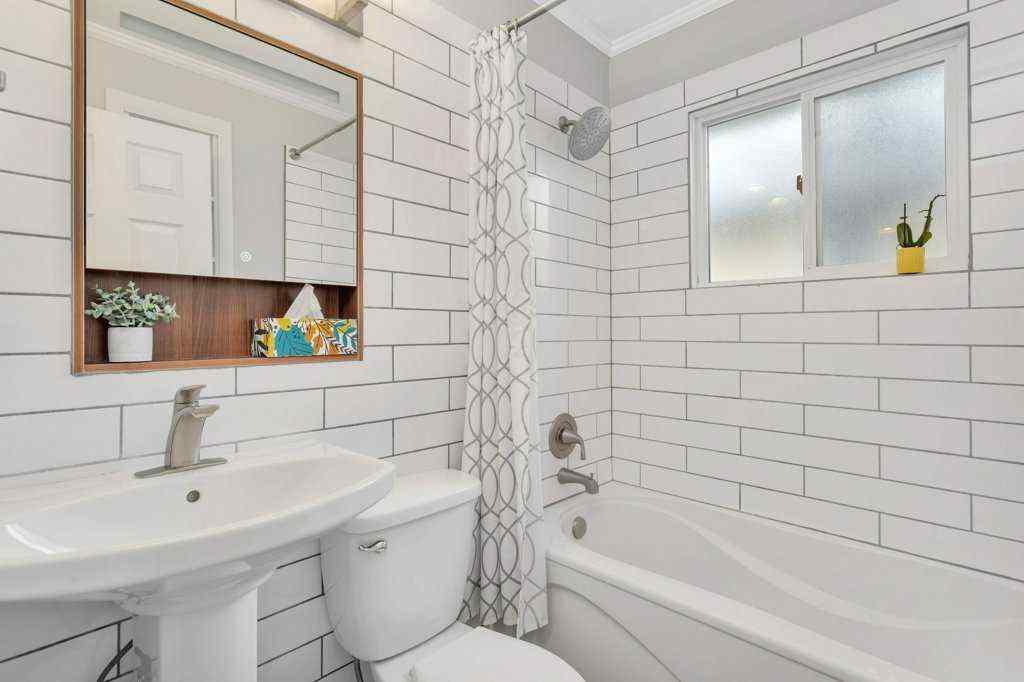 MLS&reg; # A2270971 - 4217 43 Avenue  in Grandview Red Deer, Residential Open Houses