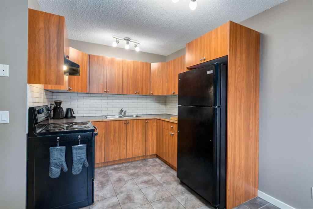 MLS&reg; # A2270977 - Unit #D 4528 73 Street NW in Bowness Calgary, Residential Open Houses