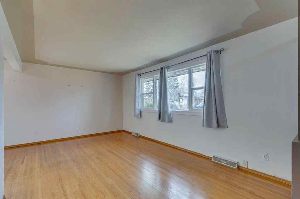 MLS&reg; # A2270993 - 3328 45 Street SW in Glenbrook Calgary, Residential Open Houses