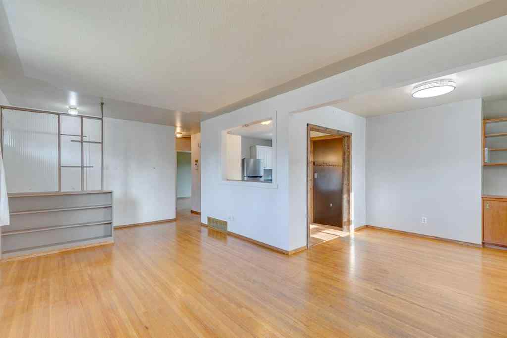 MLS&reg; # A2270993 - 3328 45 Street SW in Glenbrook Calgary, Residential Open Houses