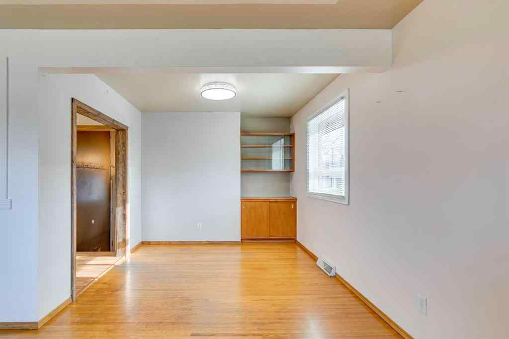 MLS&reg; # A2270993 - 3328 45 Street SW in Glenbrook Calgary, Residential Open Houses