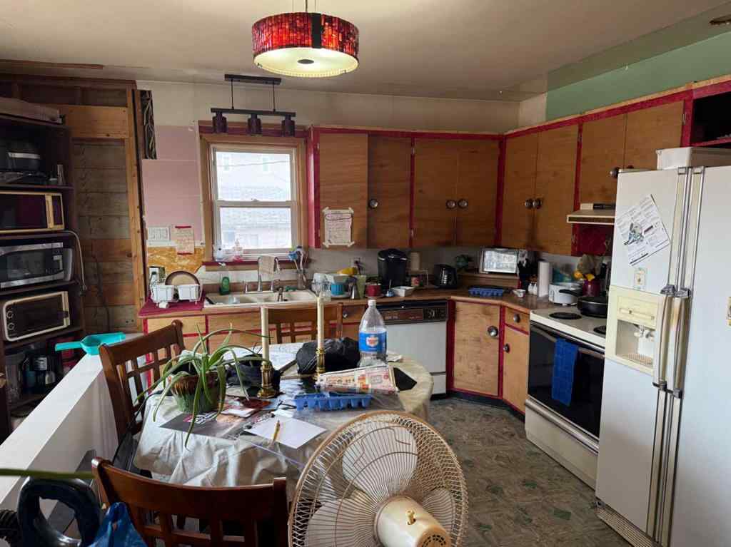 MLS&reg; # A2271012 - 378 4 Street SW in SW Hill Medicine Hat, Residential Open Houses