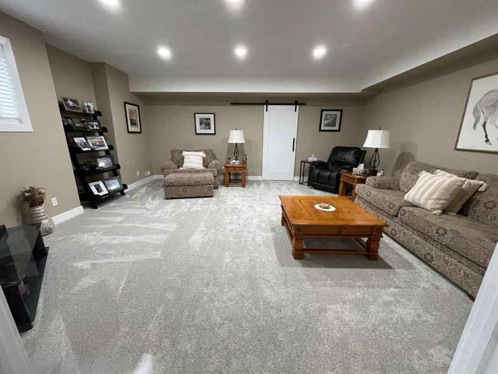 MLS&reg; # A2271016 - 2 Richelieu Court SW in Lincoln Park Calgary, Residential Open Houses