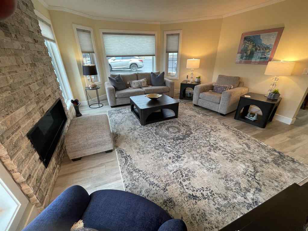 MLS&reg; # A2271016 - 2 Richelieu Court SW in Lincoln Park Calgary, Residential Open Houses