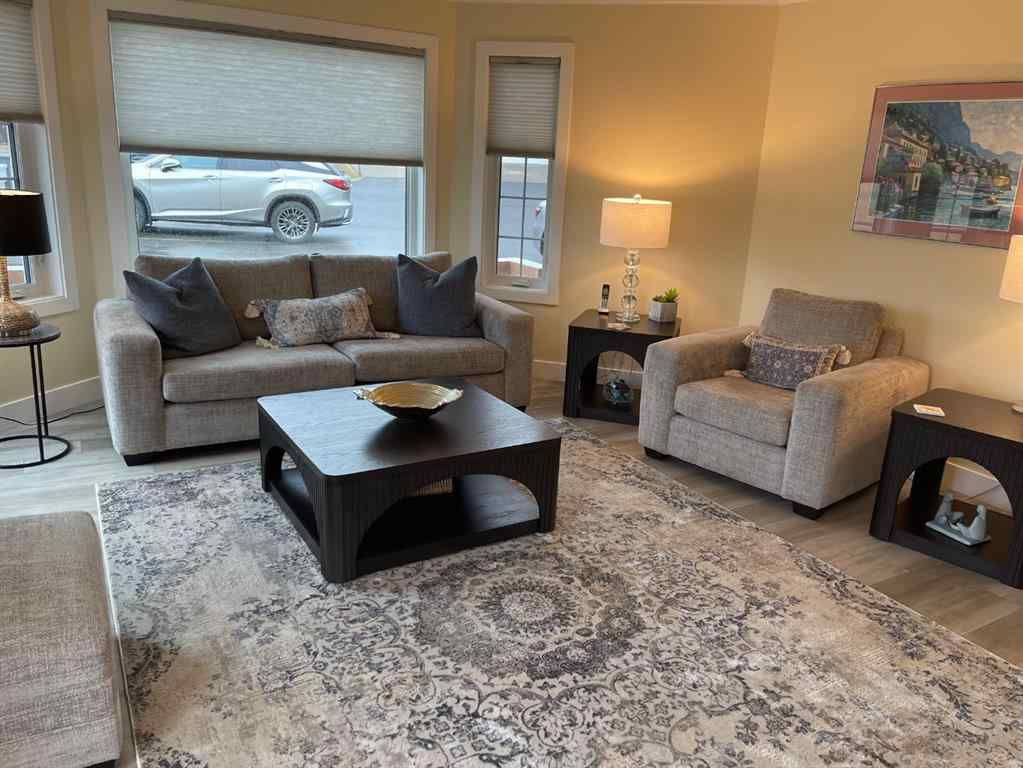 MLS&reg; # A2271016 - 2 Richelieu Court SW in Lincoln Park Calgary, Residential Open Houses