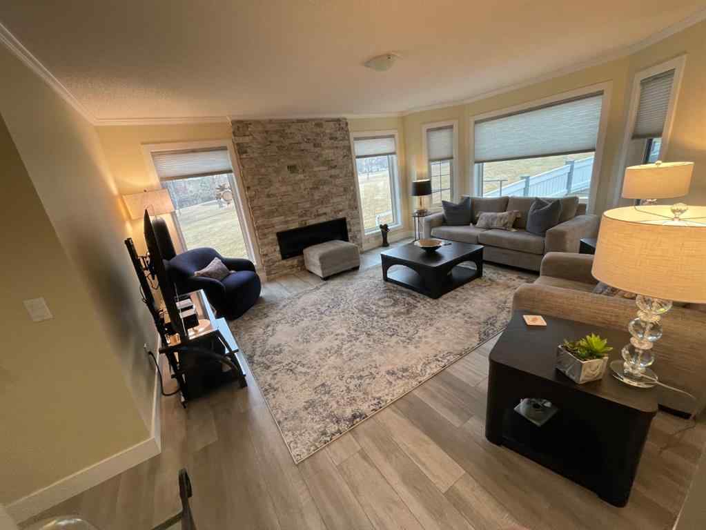 MLS&reg; # A2271016 - 2 Richelieu Court SW in Lincoln Park Calgary, Residential Open Houses