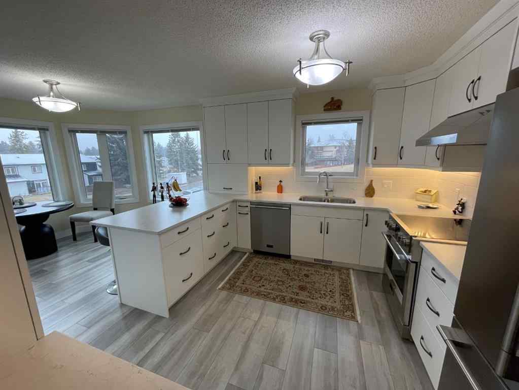 MLS&reg; # A2271016 - 2 Richelieu Court SW in Lincoln Park Calgary, Residential Open Houses