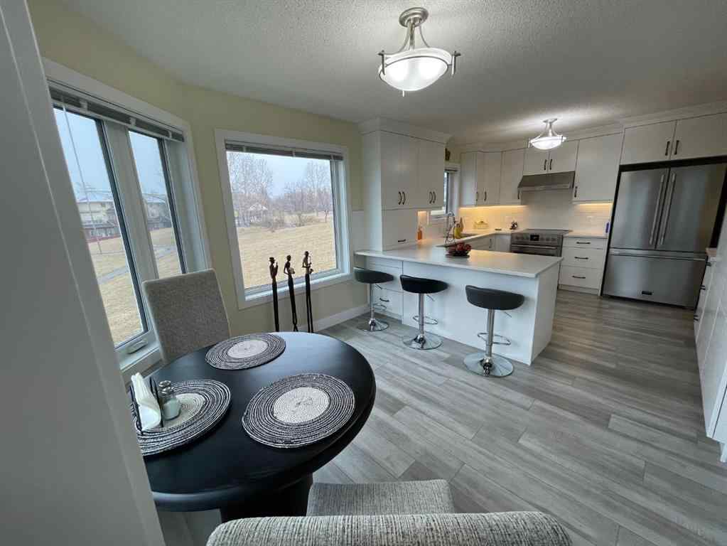 MLS&reg; # A2271016 - 2 Richelieu Court SW in Lincoln Park Calgary, Residential Open Houses