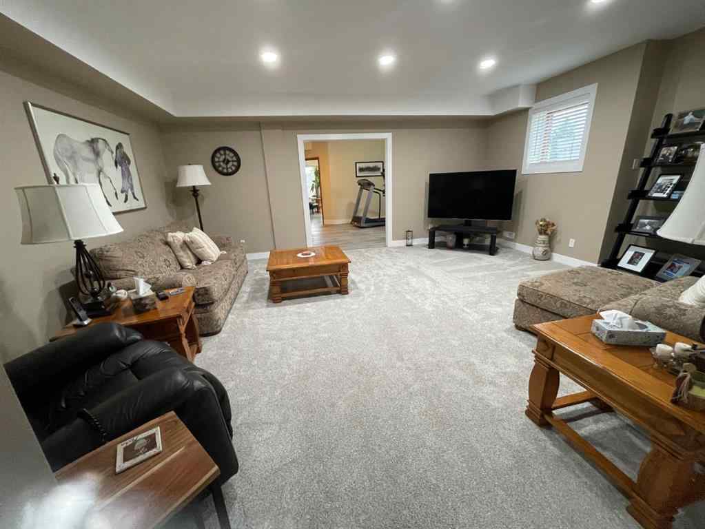 MLS&reg; # A2271016 - 2 Richelieu Court SW in Lincoln Park Calgary, Residential Open Houses