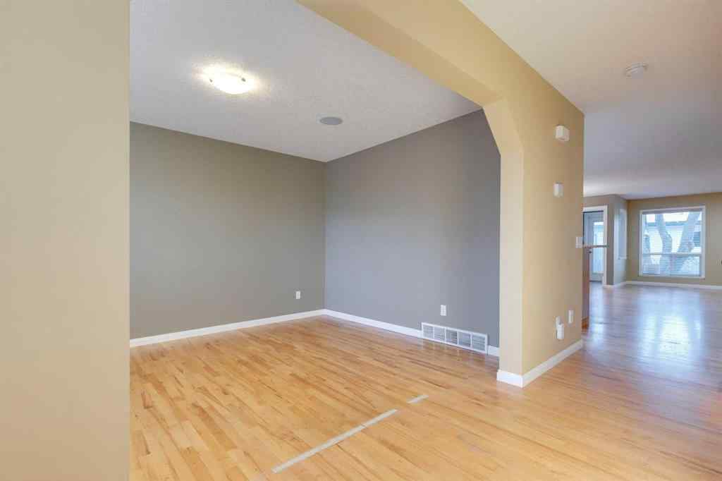 MLS&reg; # A2271052 - 826 18 Avenue NW in Mount Pleasant Calgary, Residential Open Houses