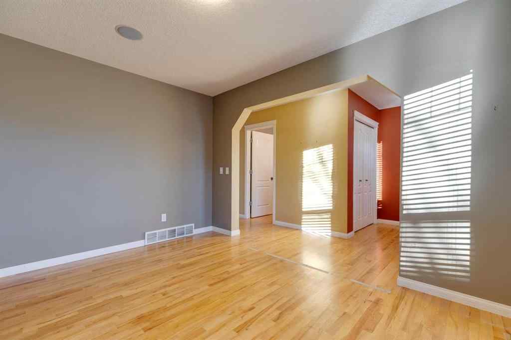 MLS&reg; # A2271052 - 826 18 Avenue NW in Mount Pleasant Calgary, Residential Open Houses