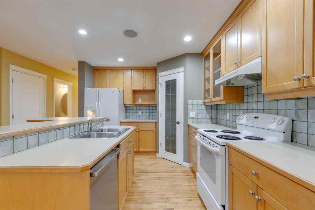 MLS&reg; # A2271052 - 826 18 Avenue NW in Mount Pleasant Calgary, Residential Open Houses