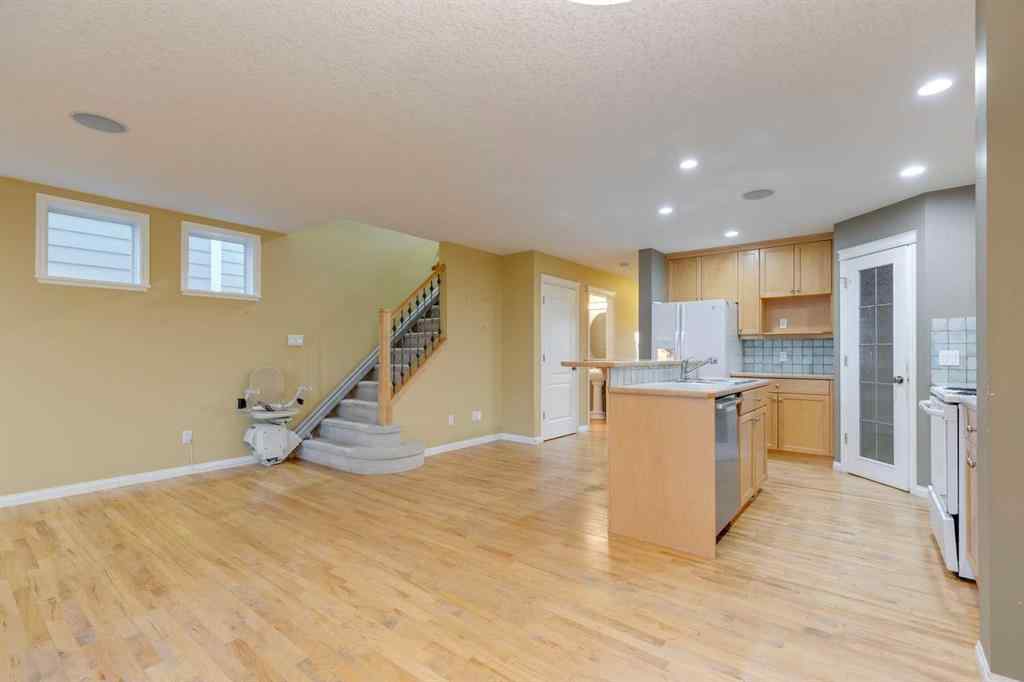 MLS&reg; # A2271052 - 826 18 Avenue NW in Mount Pleasant Calgary, Residential Open Houses