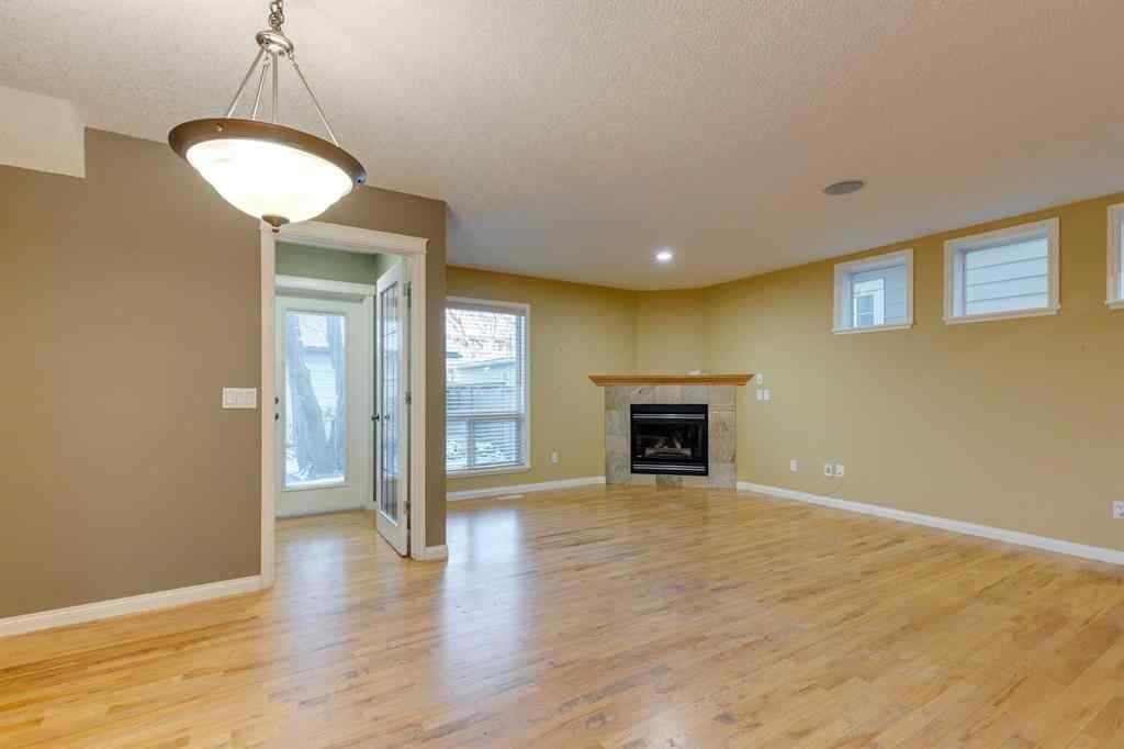MLS&reg; # A2271052 - 826 18 Avenue NW in Mount Pleasant Calgary, Residential Open Houses