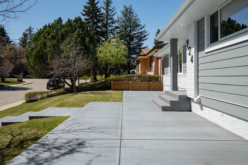 MLS&reg; # A2271071 - 924 Canna Crescent SW in Canyon Meadows Calgary, Residential Open Houses