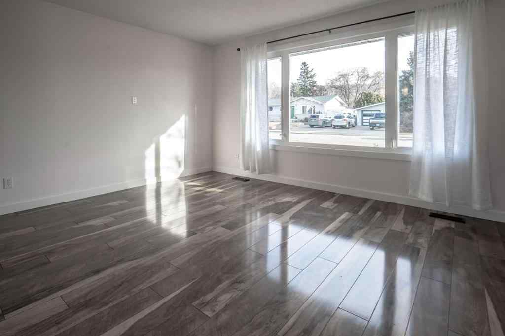 MLS&reg; # A2271081 - 8126 95 St   in North End Peace River, Residential Open Houses