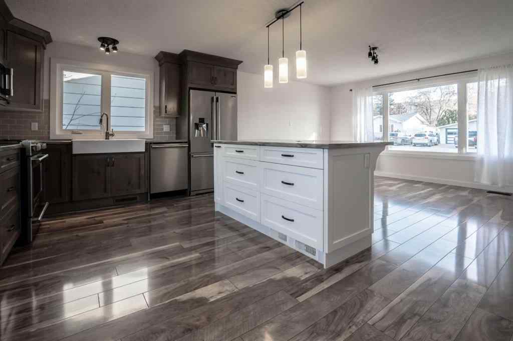 MLS&reg; # A2271081 - 8126 95 St   in North End Peace River, Residential Open Houses