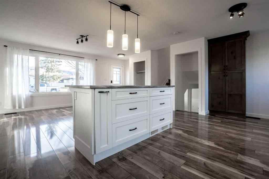 MLS&reg; # A2271081 - 8126 95 St   in North End Peace River, Residential Open Houses