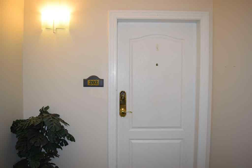 MLS&reg; # A2271082 - Unit #202 5211 39 Street  in South Hill Red Deer, Residential Open Houses