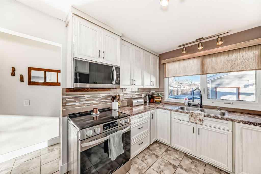 MLS&reg; # A2271085 - 512 52 Avenue W in NONE Claresholm, Residential Open Houses