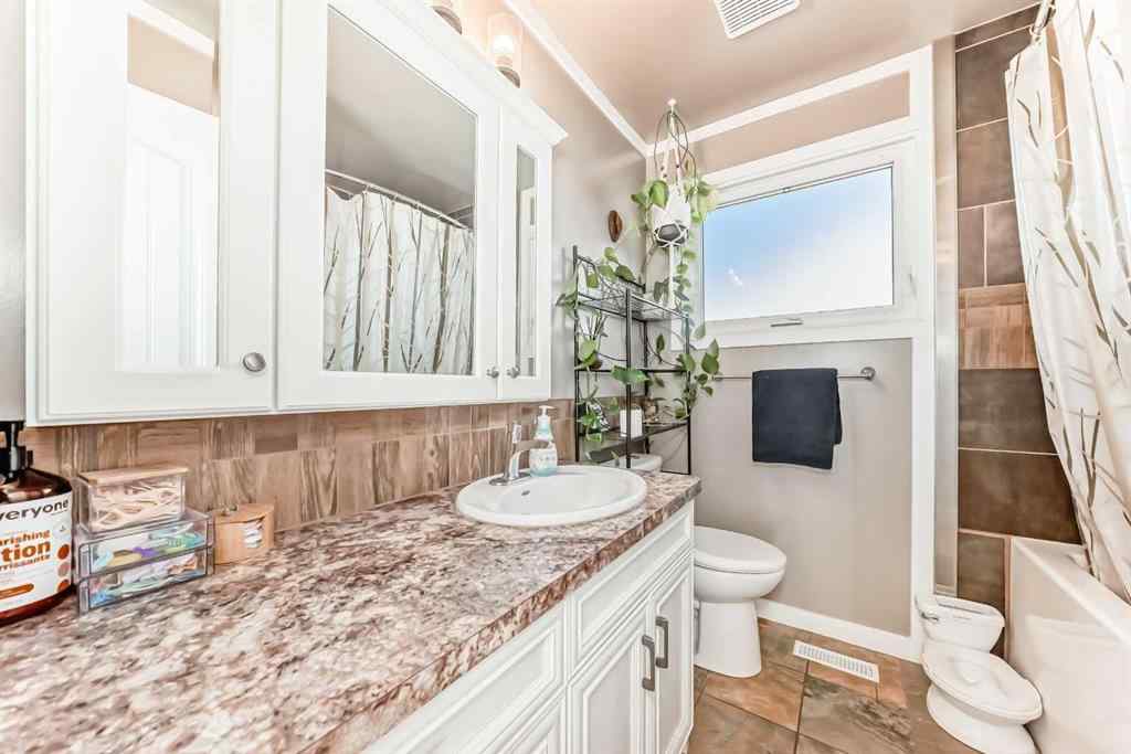 MLS&reg; # A2271085 - 512 52 Avenue W in NONE Claresholm, Residential Open Houses