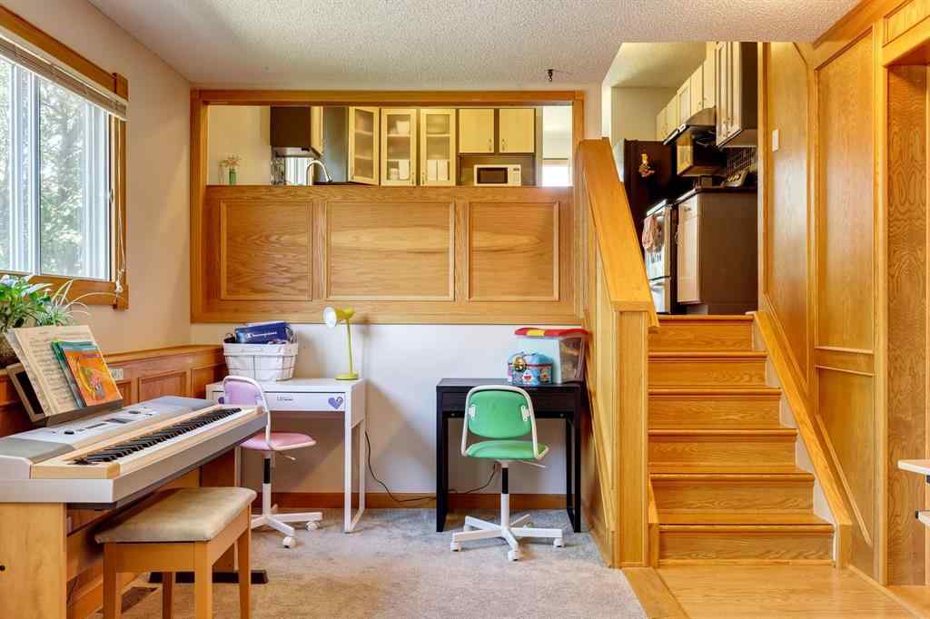 MLS&reg; # A2271100 - 19 Shawmeadows Gate SW in Shawnessy Calgary, Residential Open Houses