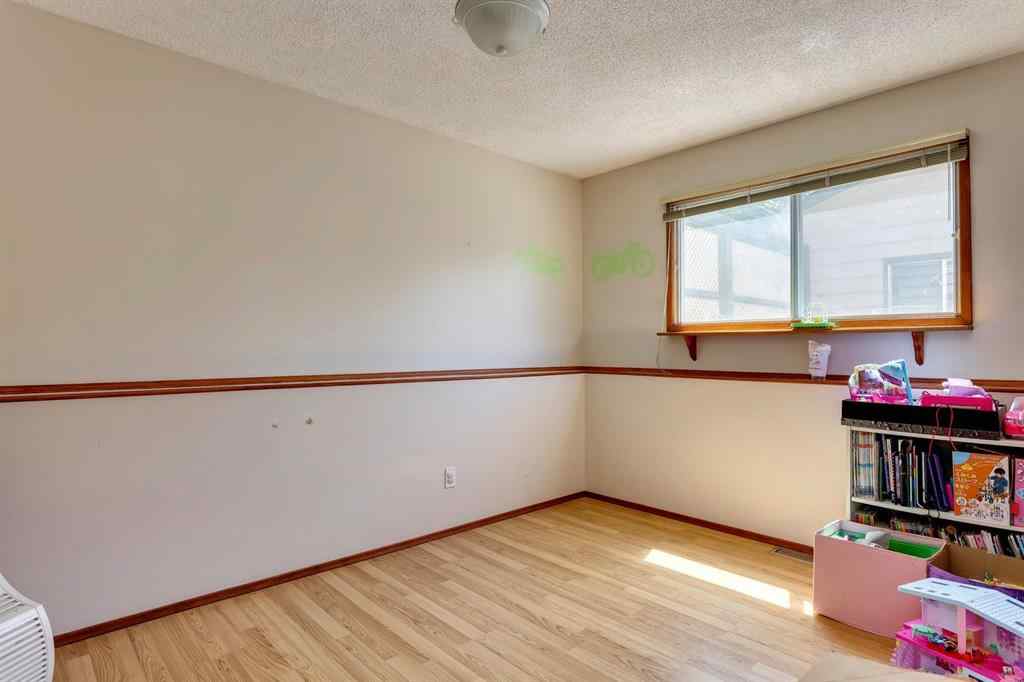 MLS&reg; # A2271100 - 19 Shawmeadows Gate SW in Shawnessy Calgary, Residential Open Houses