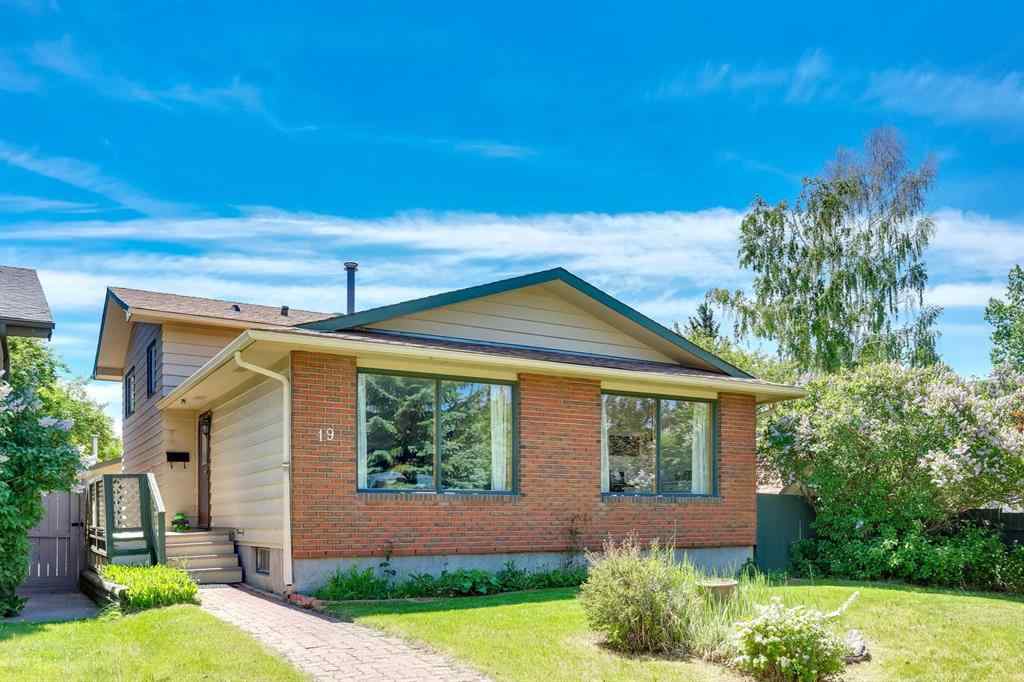 MLS&reg; # A2271100 - 19 Shawmeadows Gate SW in Shawnessy Calgary, Residential Open Houses