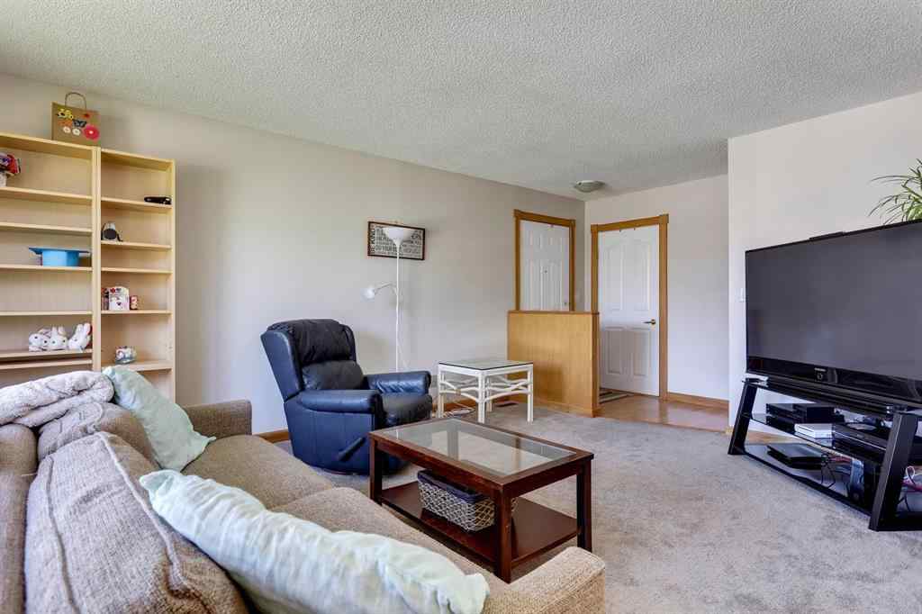 MLS&reg; # A2271100 - 19 Shawmeadows Gate SW in Shawnessy Calgary, Residential Open Houses