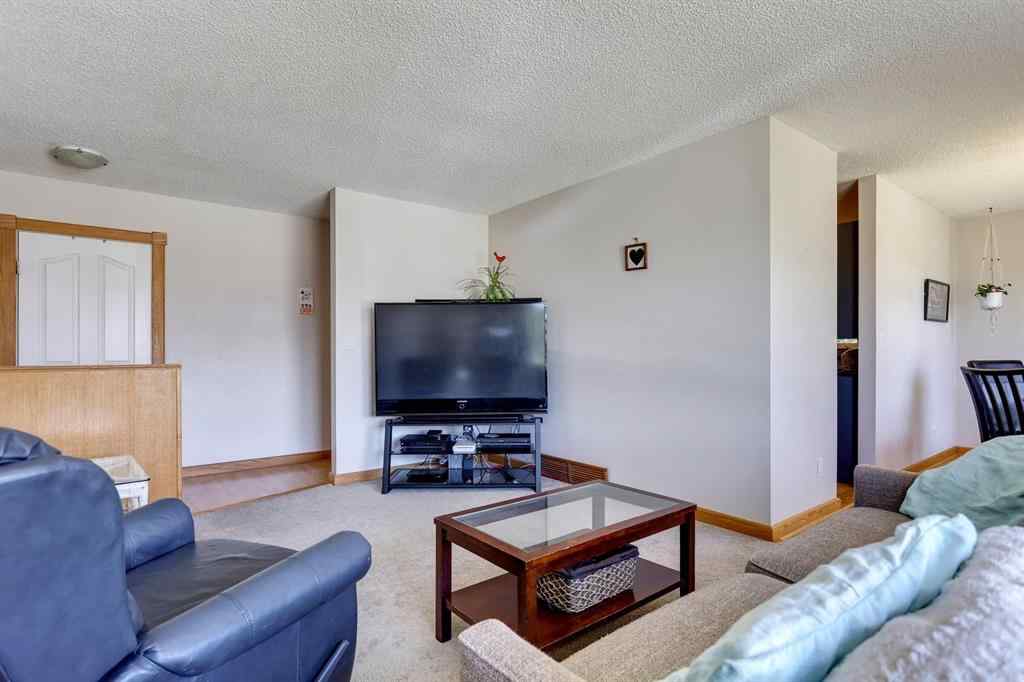 MLS&reg; # A2271100 - 19 Shawmeadows Gate SW in Shawnessy Calgary, Residential Open Houses