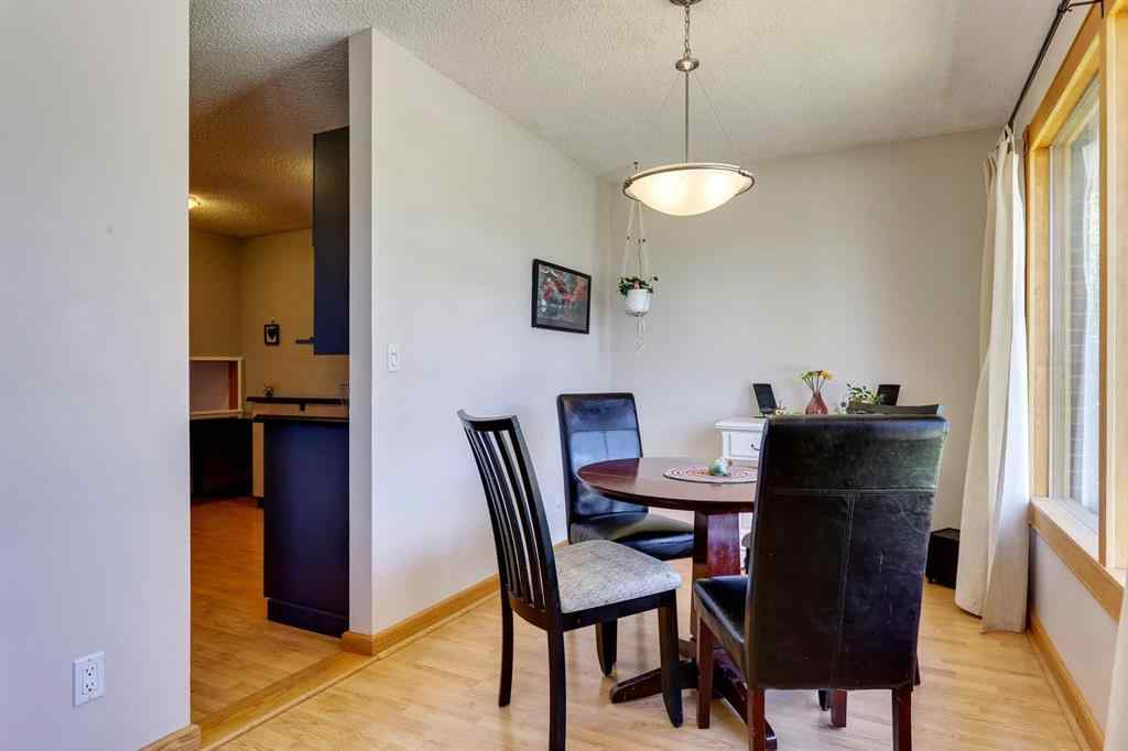 MLS&reg; # A2271100 - 19 Shawmeadows Gate SW in Shawnessy Calgary, Residential Open Houses