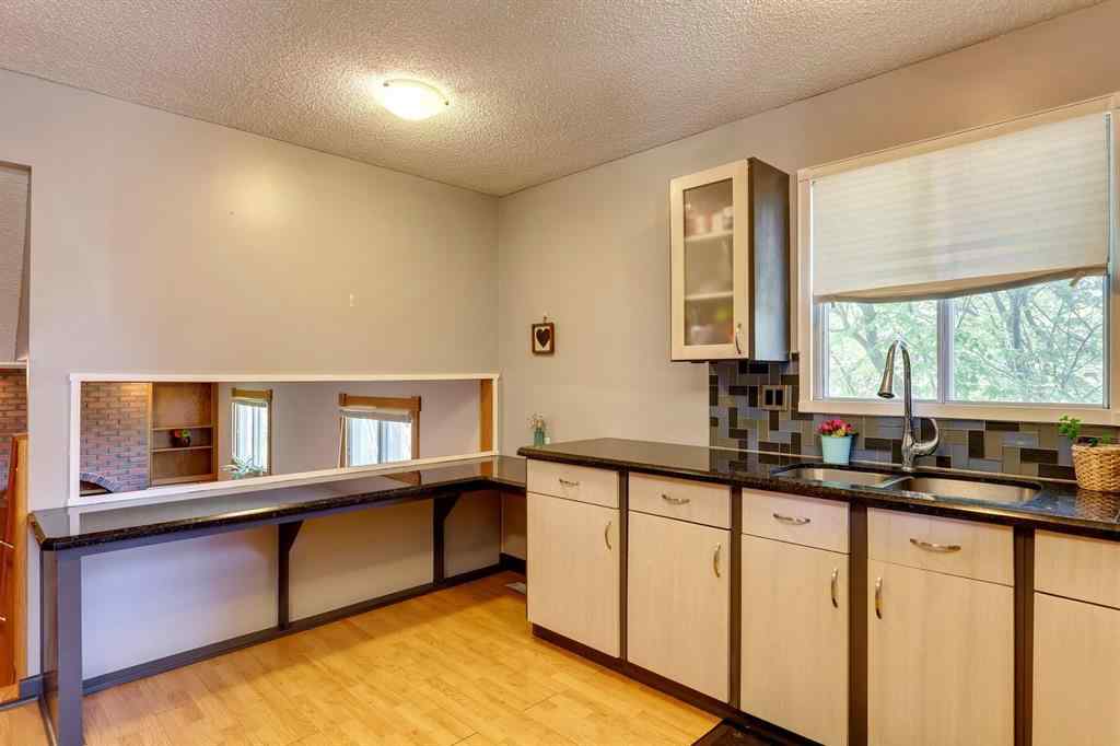 MLS&reg; # A2271100 - 19 Shawmeadows Gate SW in Shawnessy Calgary, Residential Open Houses