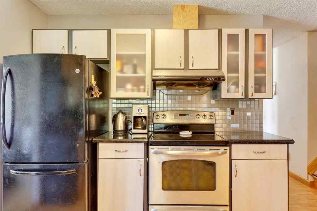 MLS&reg; # A2271100 - 19 Shawmeadows Gate SW in Shawnessy Calgary, Residential Open Houses