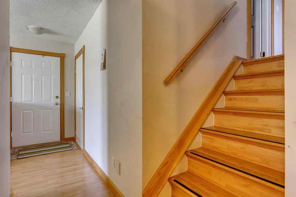 MLS&reg; # A2271100 - 19 Shawmeadows Gate SW in Shawnessy Calgary, Residential Open Houses