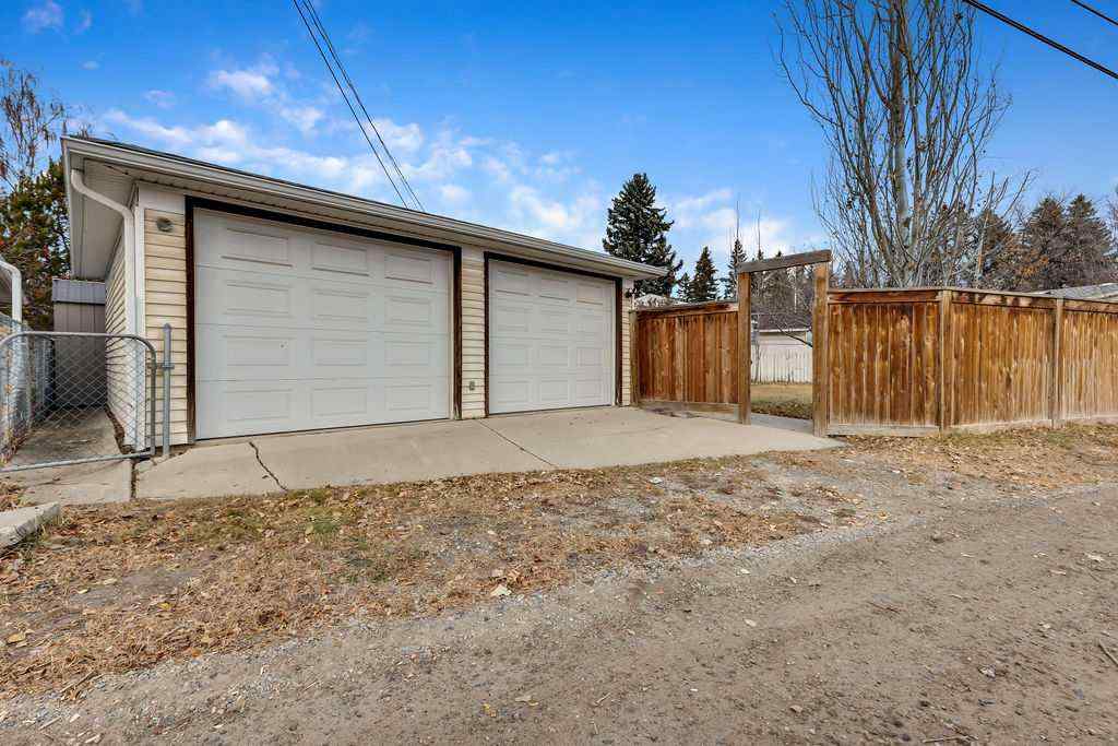 MLS&reg; # A2271169 - 100 Haysboro Crescent SW in Haysboro Calgary, Residential Open Houses