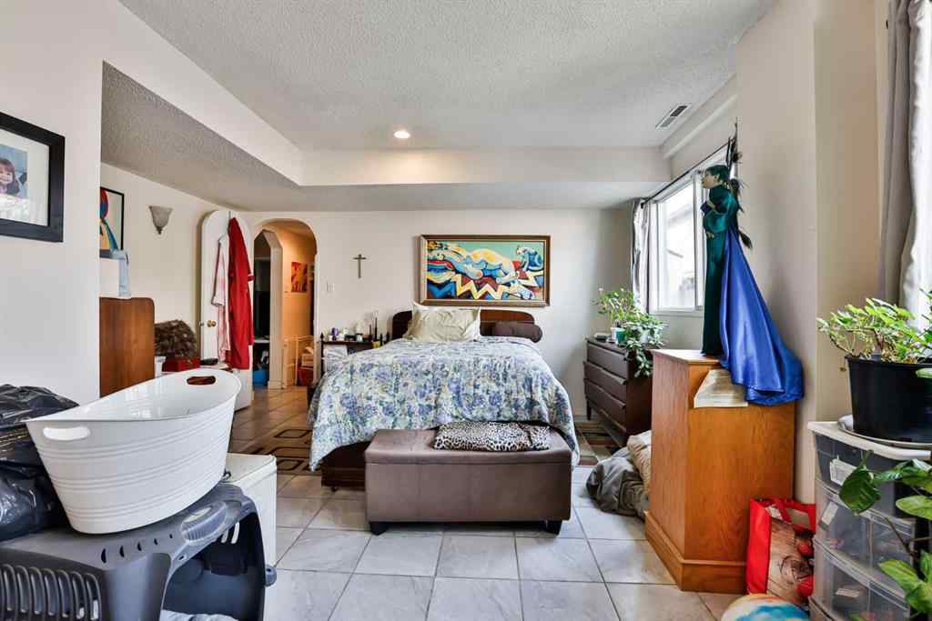 MLS&reg; # A2271193 - 1108 10 Avenue N in St Edwards Lethbridge, Residential Open Houses