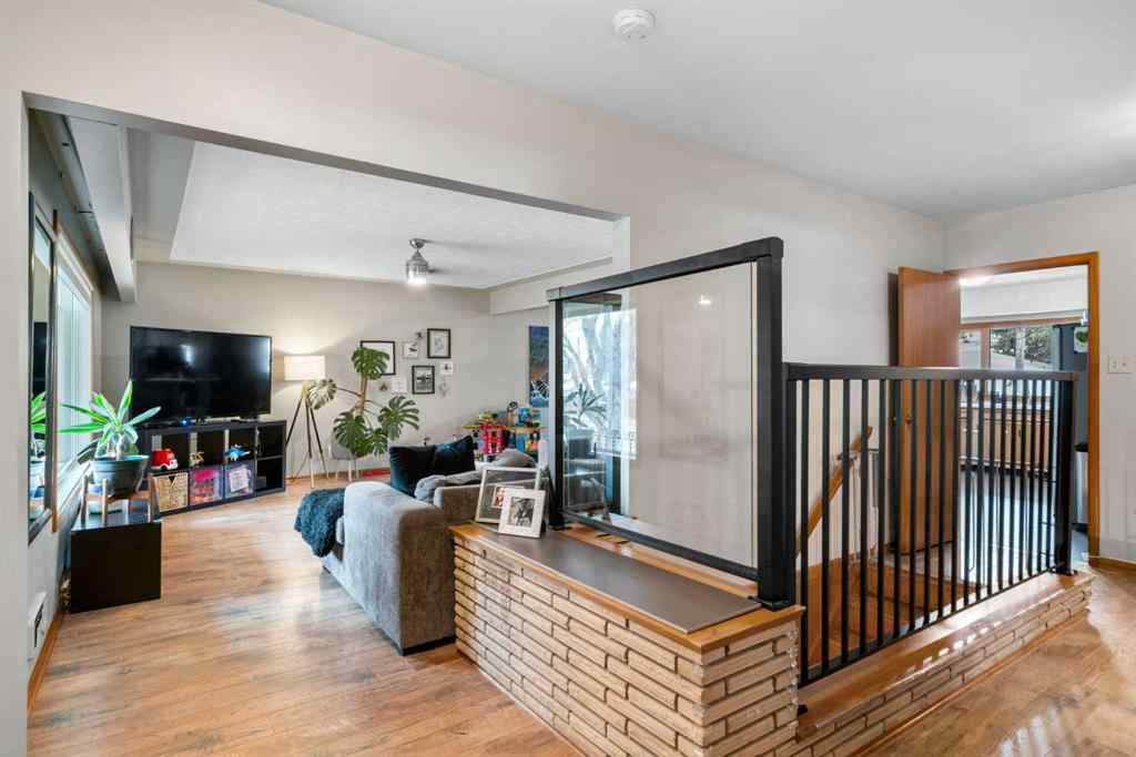 MLS&reg; # A2271198 - 7 Creston Crescent NW in Banff Trail Calgary, Residential Open Houses