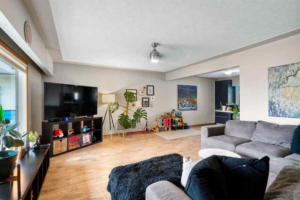 MLS&reg; # A2271198 - 7 Creston Crescent NW in Banff Trail Calgary, Residential Open Houses