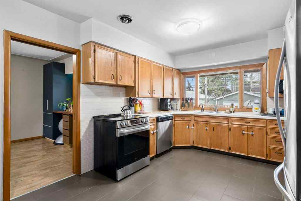 MLS&reg; # A2271198 - 7 Creston Crescent NW in Banff Trail Calgary, Residential Open Houses