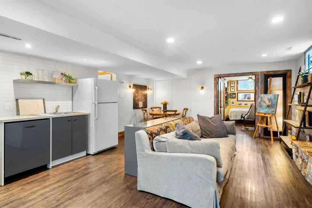 MLS&reg; # A2271198 - 7 Creston Crescent NW in Banff Trail Calgary, Residential Open Houses