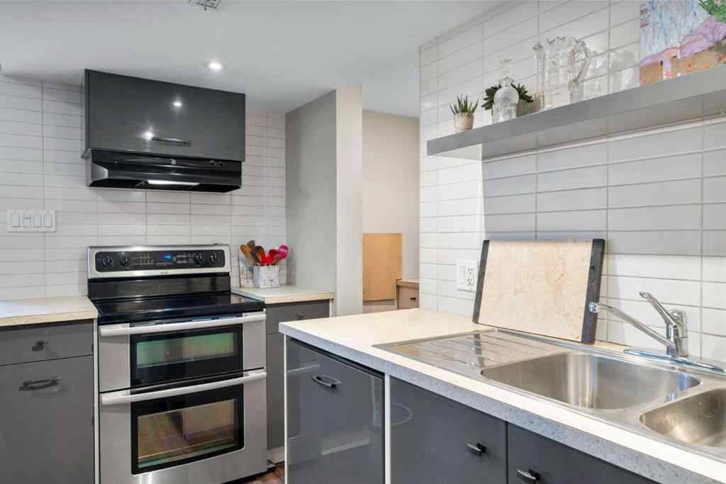 MLS&reg; # A2271198 - 7 Creston Crescent NW in Banff Trail Calgary, Residential Open Houses