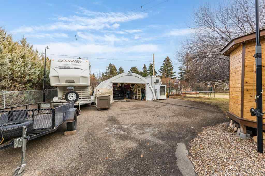 MLS&reg; # A2271201 - 512 11 Street  in NONE Dunmore, Residential Open Houses