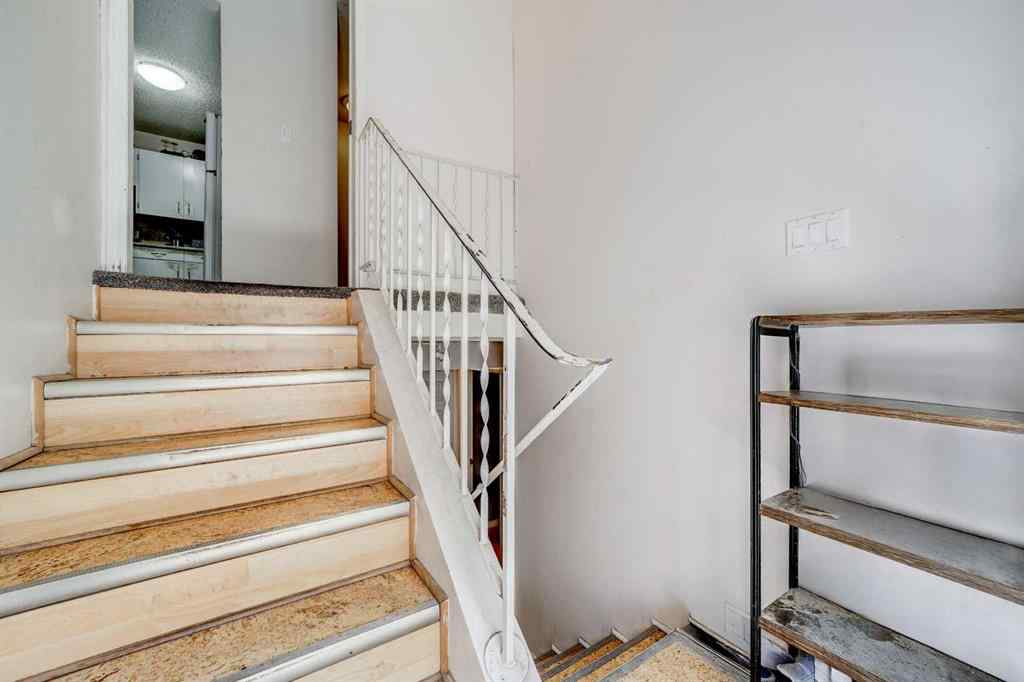 MLS&reg; # A2271209 - 3 Columbia Place W in Varsity Village Lethbridge, Residential Open Houses