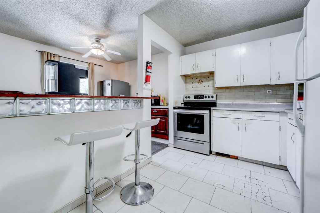 MLS&reg; # A2271209 - 3 Columbia Place W in Varsity Village Lethbridge, Residential Open Houses