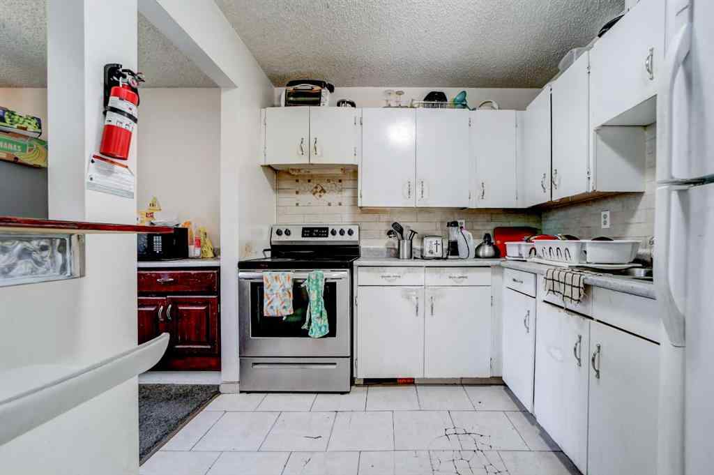 MLS&reg; # A2271209 - 3 Columbia Place W in Varsity Village Lethbridge, Residential Open Houses