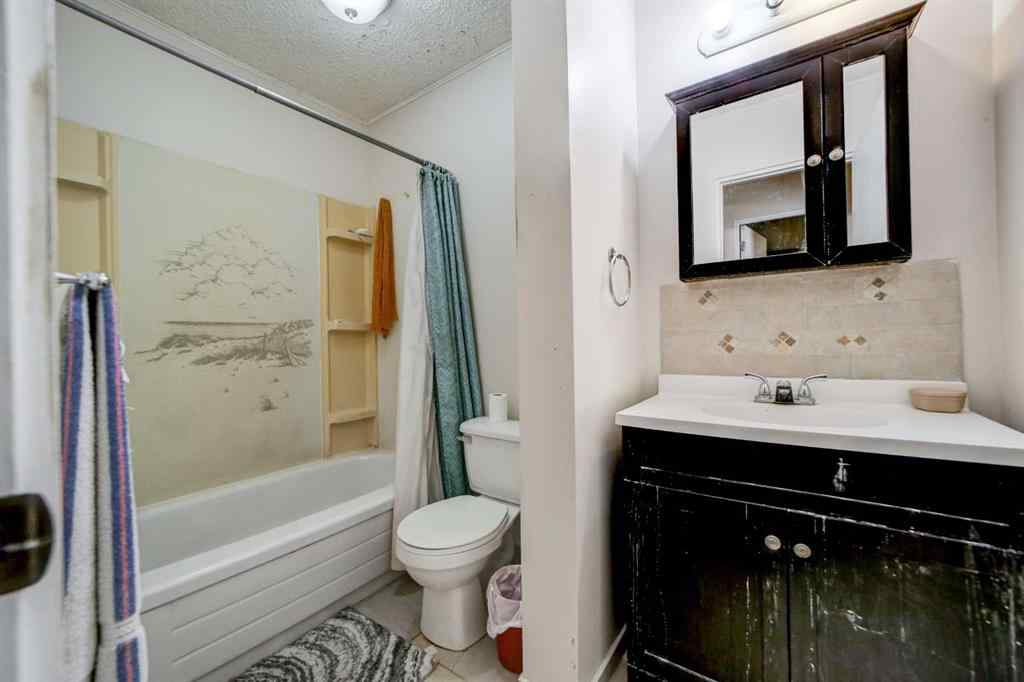 MLS&reg; # A2271209 - 3 Columbia Place W in Varsity Village Lethbridge, Residential Open Houses