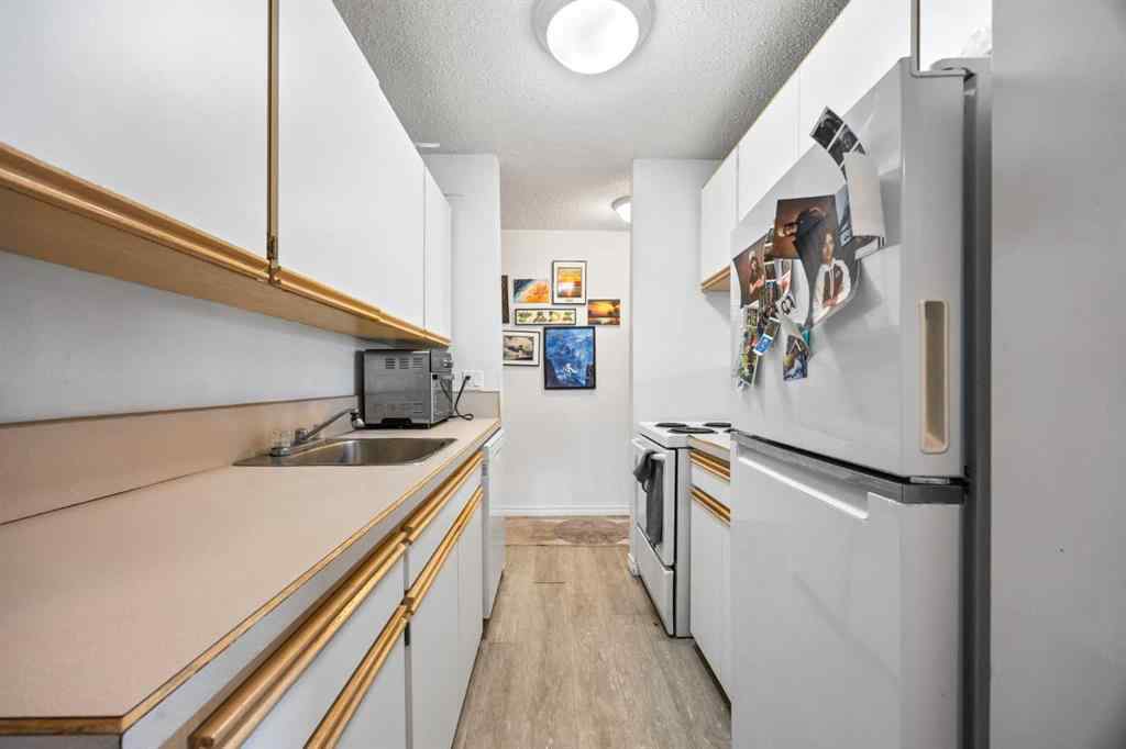 MLS&reg; # A2271213 - Unit #438 1421 7 Avenue NW in Hillhurst Calgary, Residential Open Houses