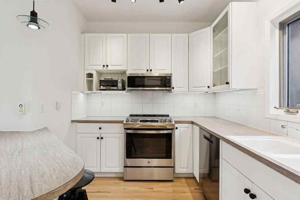 MLS® # A2271219 - 3330 19 Avenue SW in Killarney/Glengarry Calgary, Residential Open Houses