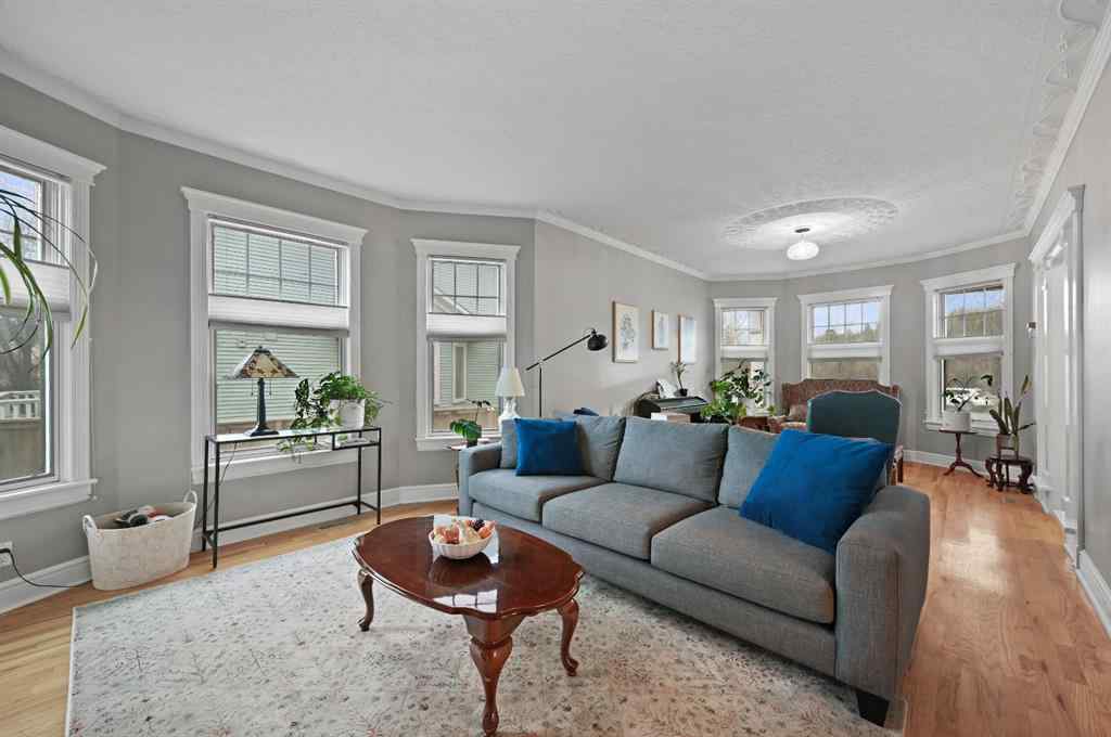 MLS&reg; # A2271226 - 3208 Parkdale Boulevard NW in Parkdale Calgary, Residential Open Houses